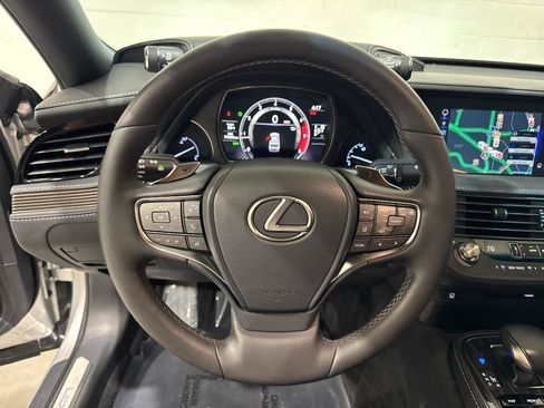 Used 2018 Lexus LS 500 w/ Accessory Package (Z1) RWD image 43