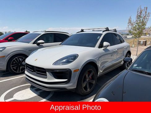 Certified 2024 Porsche Macan S AWD/4WD image 2