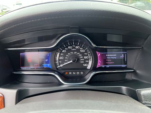 Used 2013 Lincoln MKS AWD image 29