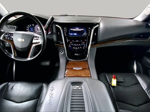 Used 2019 Cadillac Escalade ESV Premium Luxury w/ Escalade Sport Edition AWD/4WD image 16