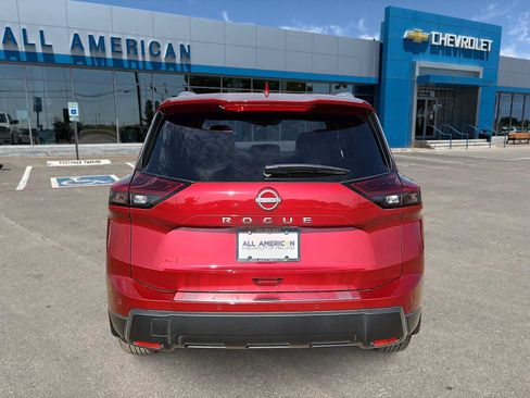 Used 2026 Nissan Rogue SV w/ SV Premium Package FWD image 6