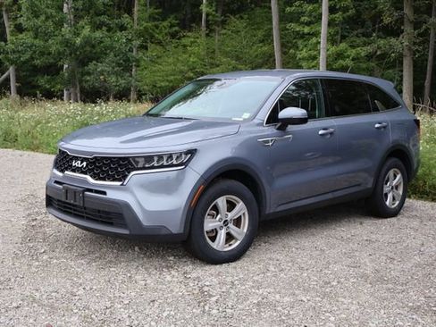Used 2023 Kia Sorento LX AWD/4WD image 3