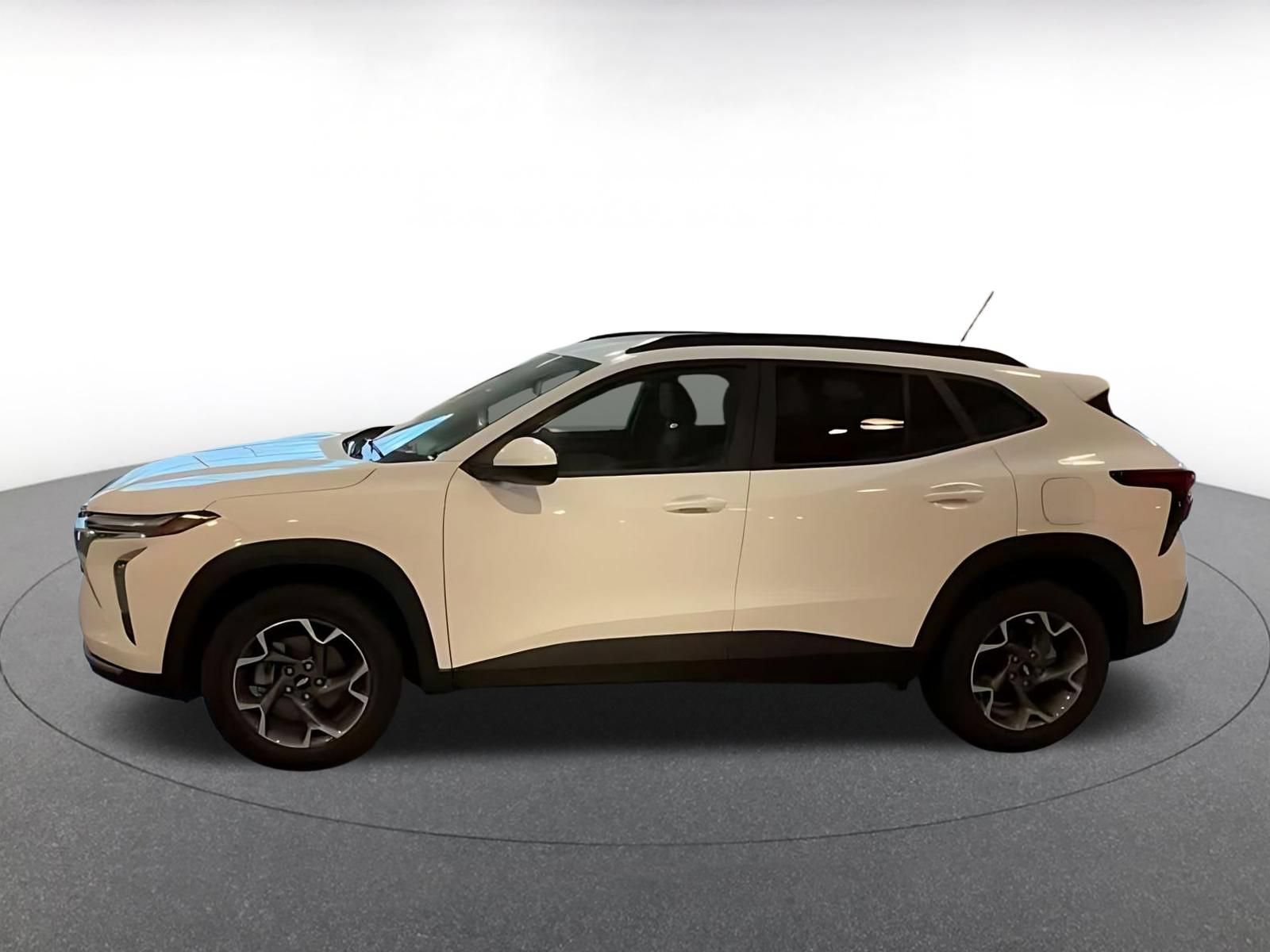 Used 2026 Chevrolet Trax LT FWD image 10