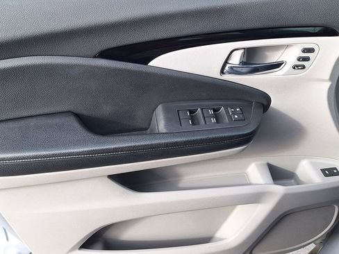 Used 2016 Honda Pilot Elite image 9
