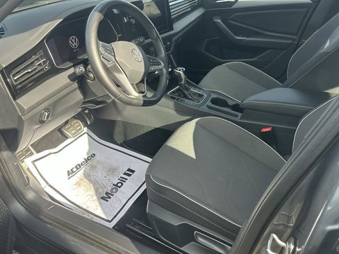 Used 2025 Volkswagen Jetta Sport image 10