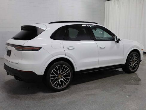 Certified 2023 Porsche Cayenne Platinum Edition image 9