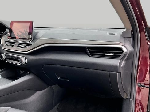 Used 2025 Nissan Altima 2.5 SV FWD image 19