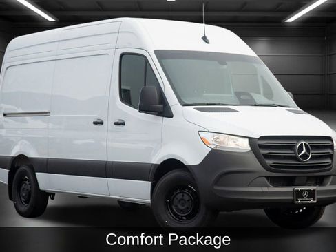 Used 2025 Mercedes-Benz Sprinter 2500 image 3