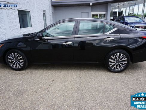 Used 2025 Nissan Altima 2.5 SV FWD image 13