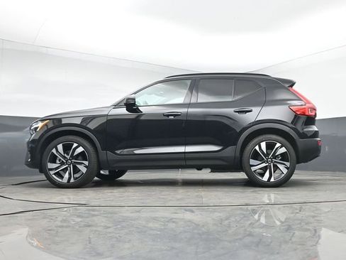 Used 2024 Volvo XC40 B5 Plus w/ Climate Package image 41