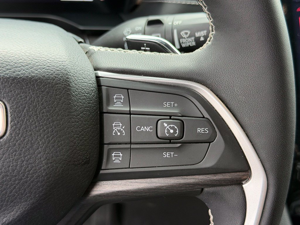 Used 2024 Jeep Grand Cherokee L Limited w/ Luxury Tech Group II RWD image 18