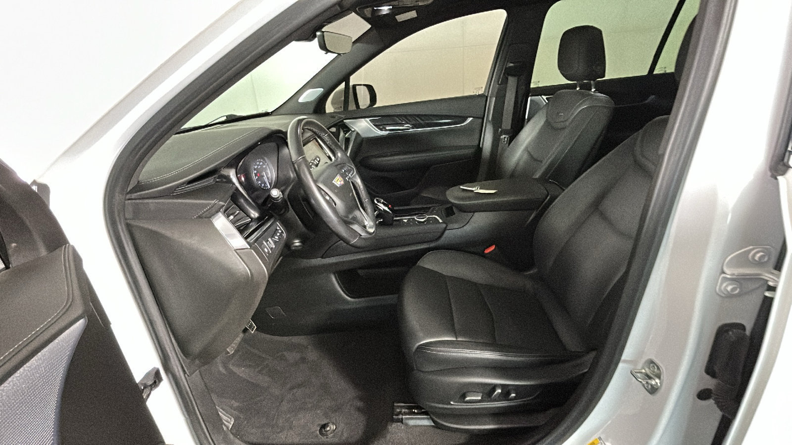 Used 2024 Cadillac XT6 Premium Luxury w/ Technology Package AWD/4WD image 14