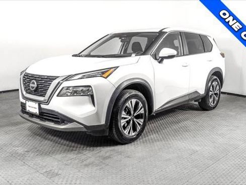 Used 2022 Nissan Rogue SV FWD image 2