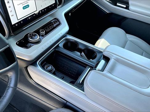 Used 2025 Ford Expedition Active AWD/4WD image 15