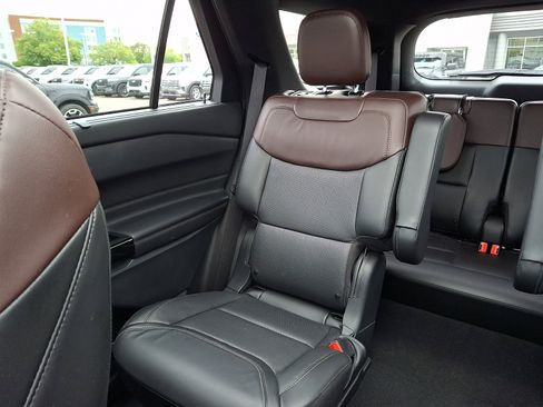 Certified 2023 Ford Explorer Platinum w/ Technology Package AWD/4WD image 18