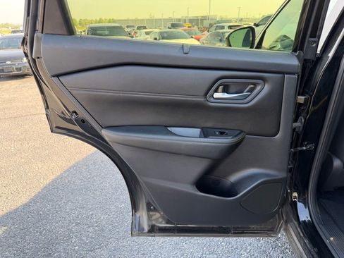 Used 2024 Nissan Rogue SV w/ SV Premium Package image 15