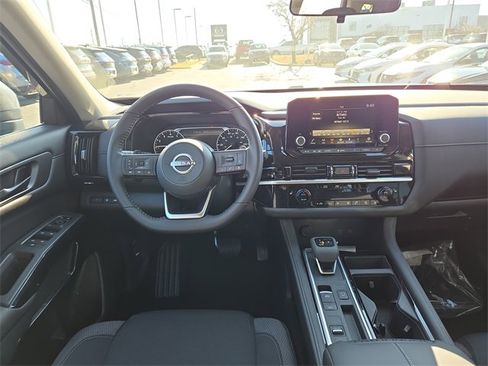 New 2025 Nissan Pathfinder SV w/ Black Appearance Package image 13