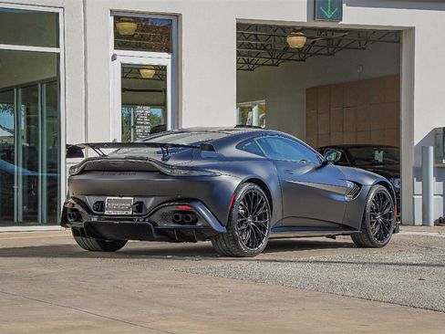 Used 2023 Aston Martin V8 Vantage Coupe image 11