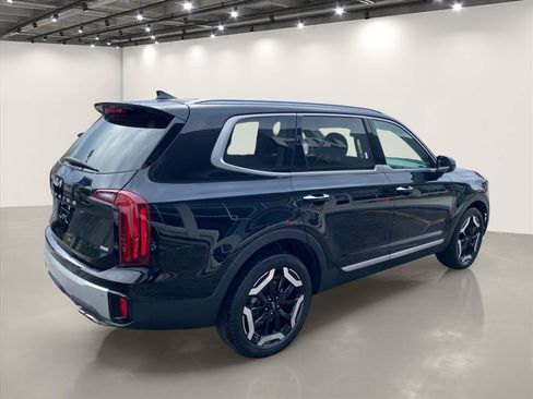 Certified 2023 Kia Telluride S w/ S Sunroof Package AWD/4WD image 8