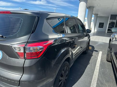 Used 2017 Ford Escape S image 5