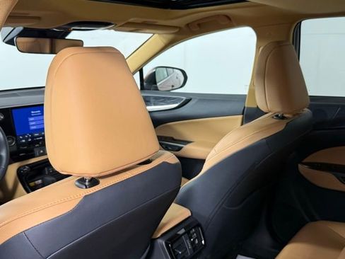 Used 2025 Lexus NX 250 FWD w/ Towing Package (2000 Lbs) image 20