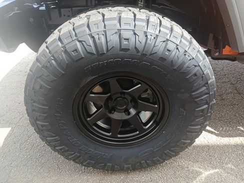 New 2025 Jeep Gladiator Sport image 16