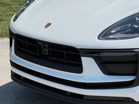 Certified 2024 Porsche Macan AWD/4WD image 12