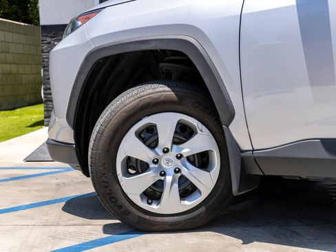 Used 2021 Toyota RAV4 LE w/ Carpet Mat Package (TMS) FWD image 33