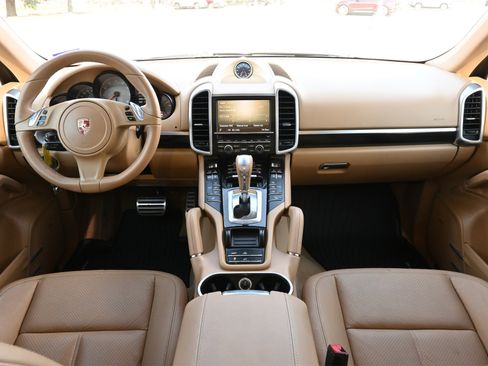 Used 2013 Porsche Cayenne S image 7