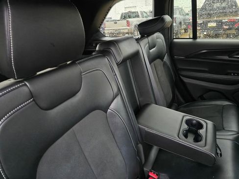 Used 2025 Jeep Grand Cherokee Altitude AWD/4WD image 15