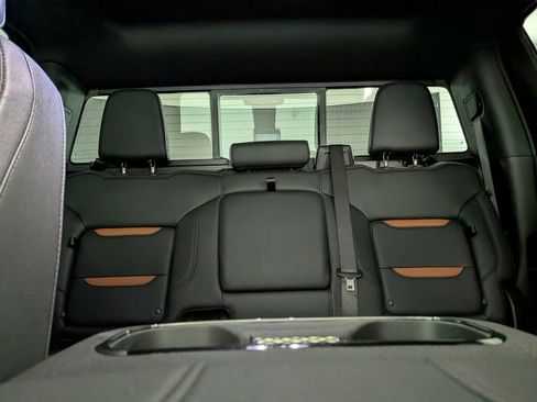 Used 2024 GMC Sierra 1500 AT4 w/ Technology Package AWD/4WD image 27