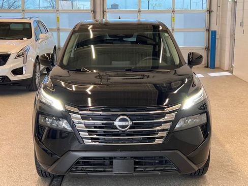 Used 2025 Nissan Rogue SV image 3