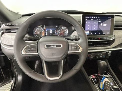 Used 2024 Jeep Compass Latitude w/ Sun and Sound Group AWD/4WD image 15