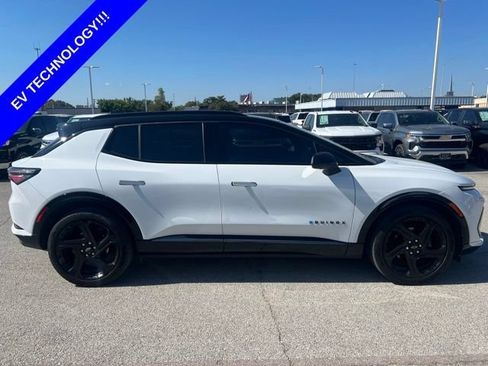 Used 2024 Chevrolet Equinox EV RS FWD image 5