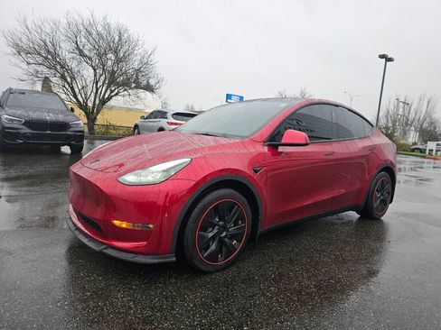 Used 2024 Tesla Model Y Long Range image 3
