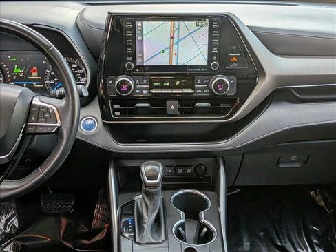 Certified 2021 Toyota Highlander XLE image 15