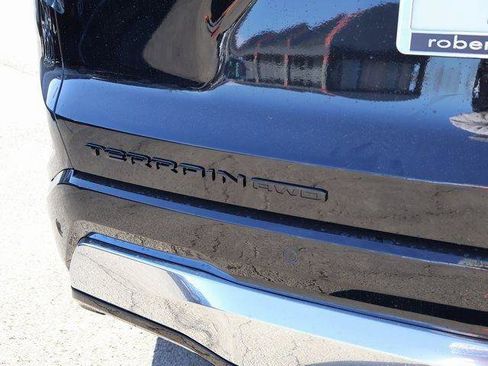 New 2026 GMC Terrain Denali w/ LPO, Black Badging Package image 8