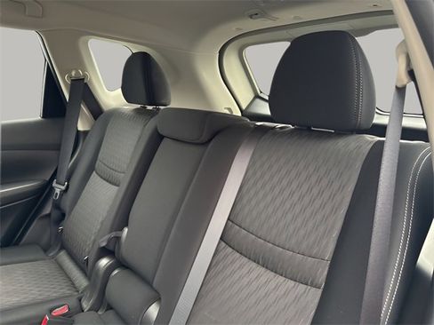 Used 2017 Nissan Rogue S image 18