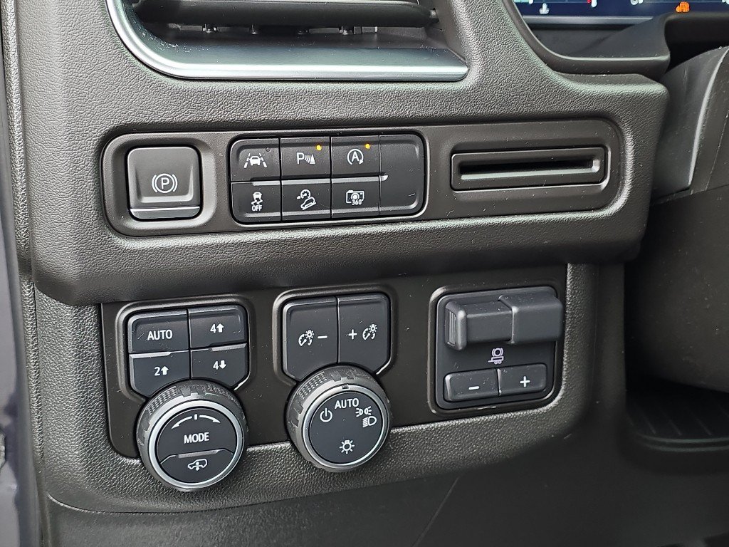 Certified 2023 Chevrolet Suburban Z71 w/ Z71 Off-Road Package AWD/4WD image 28