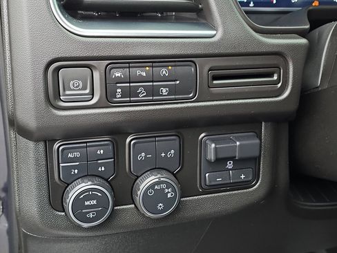 Certified 2023 Chevrolet Suburban Z71 w/ Z71 Off-Road Package image 28