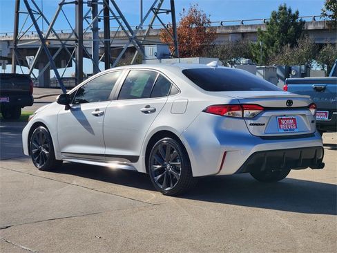 Used 2024 Toyota Corolla SE image 4
