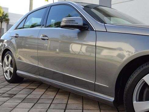 Used 2010 Mercedes-Benz E 350 4MATIC Sedan image 17