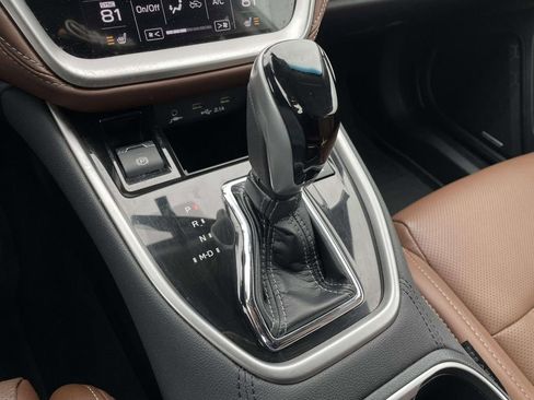 Used 2022 Subaru Outback Touring w/ Popular Package #2 image 21