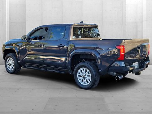 Used 2025 Toyota Tacoma SR5 image 2