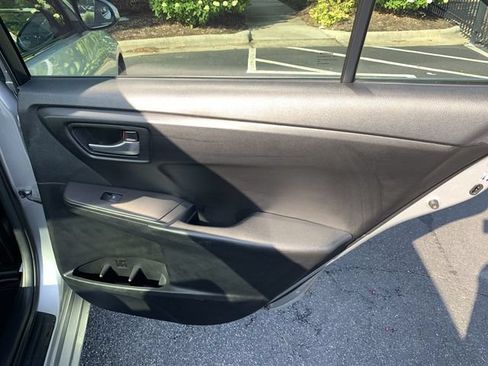 Used 2015 Toyota Camry SE w/ Moonroof Package FWD image 11