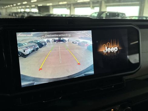 Used 2025 Jeep Wrangler Unlimited Sahara AWD/4WD image 18