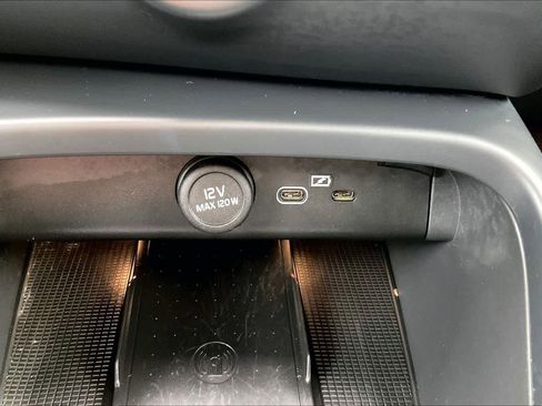 Used 2023 Volvo C40 P8 Recharge Ultimate image 37