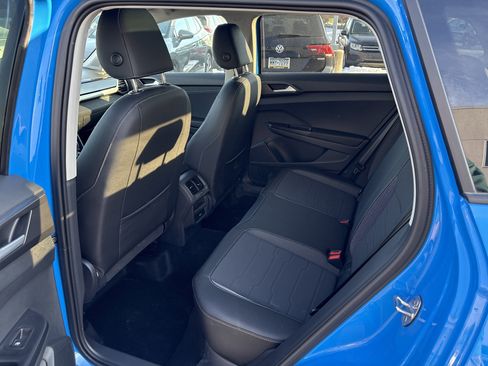 Certified 2025 Volkswagen Taos SE image 13