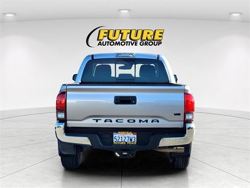 Used 2020 Toyota Tacoma V6 image 5