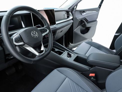 New 2026 Volkswagen Tiguan SE image 19